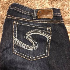 Size 22x33. SILVER JEANS